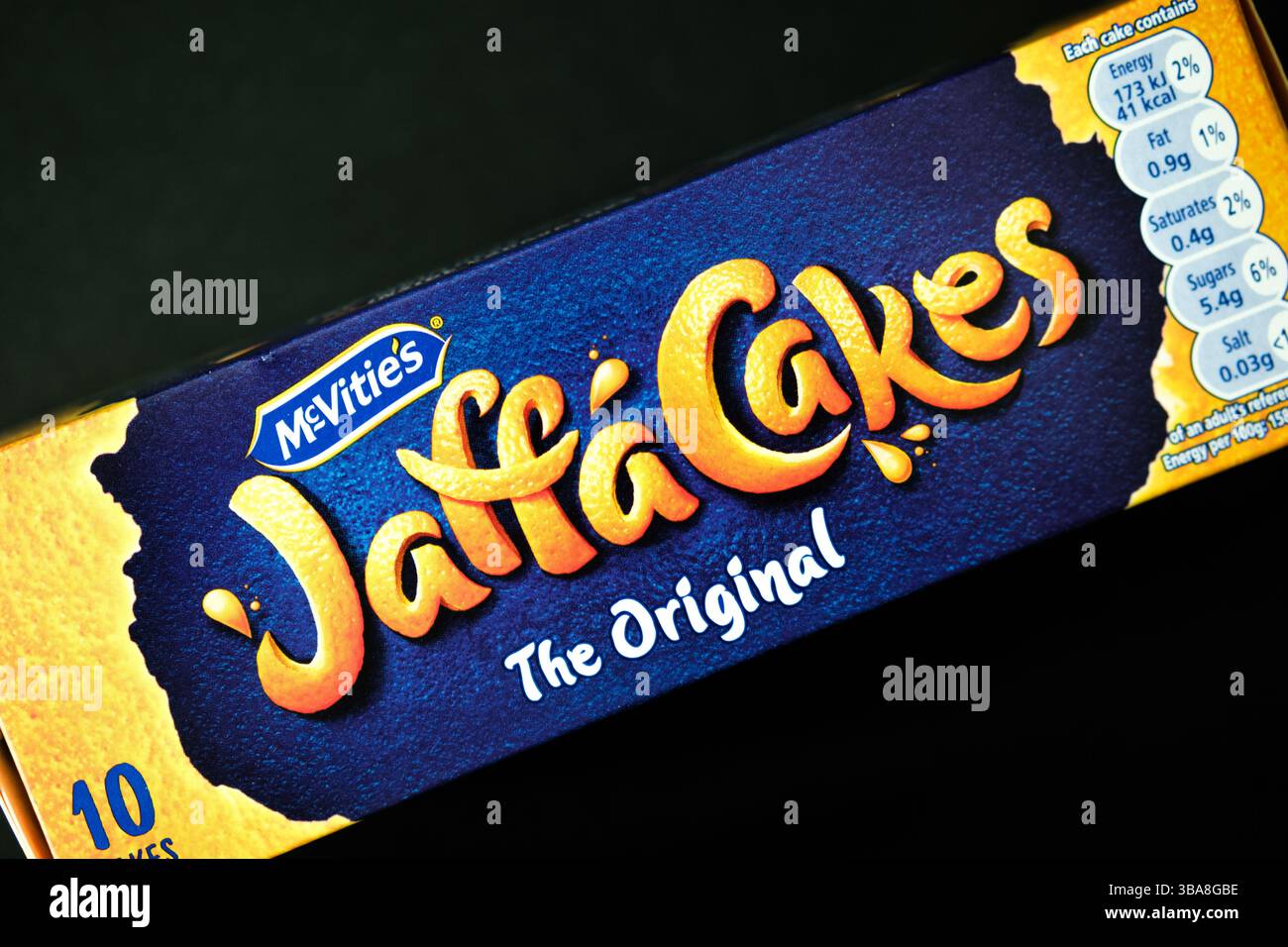 Londres Royaume-Uni, 12 mai 2025, paquet de biscuits authentiques classiques Jaffa Cake Banque D'Images