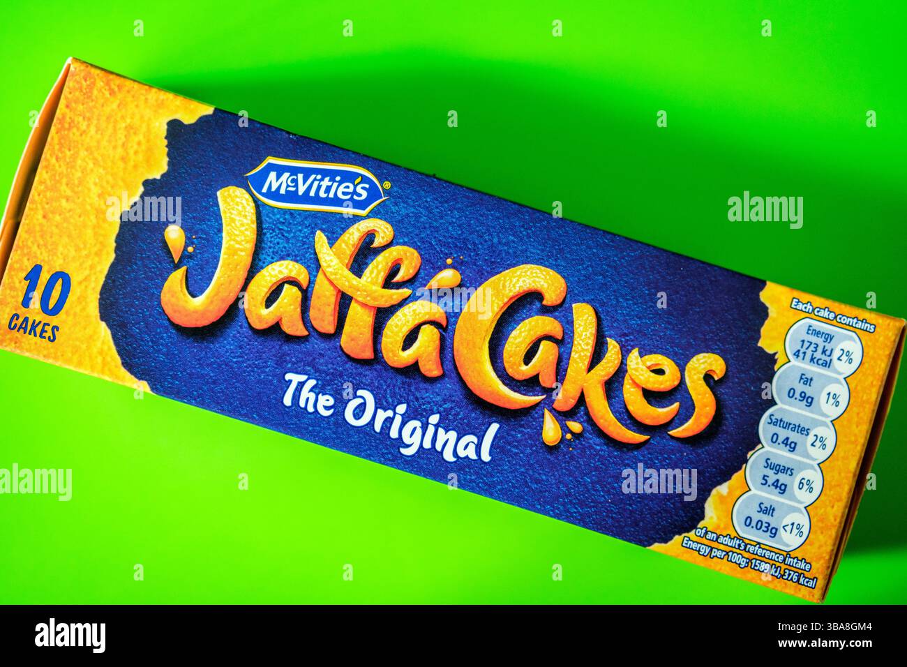 Londres Royaume-Uni, 12 mai 2025, paquet de biscuits authentiques classiques Jaffa Cake Banque D'Images