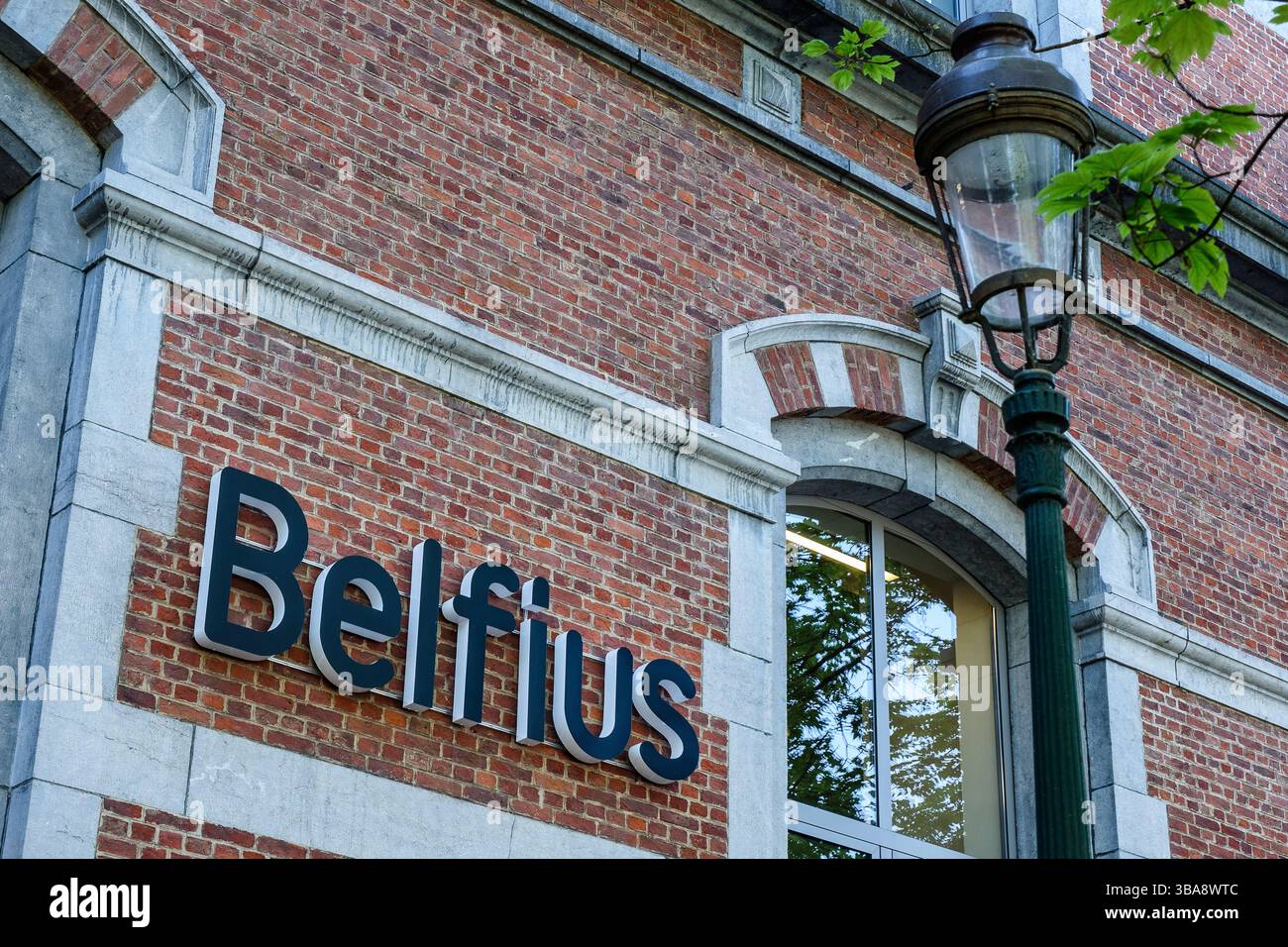Entrée principale d'une agence belfius à Schaerbeek | Agence bancaire Belfius à Schaerbeek Banque D'Images