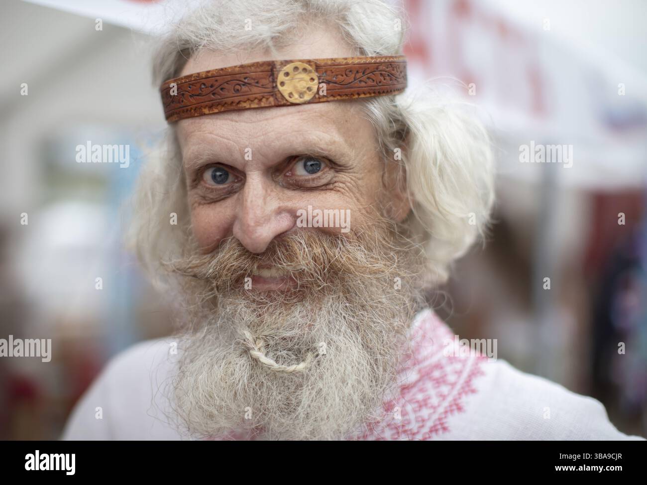 Biélorussie, le village de Lyaskovichi. 20 août 2022. une célébration des cultures nationales. Portrait d'un grand-père slave âgé avec une barbe. dans n Banque D'Images