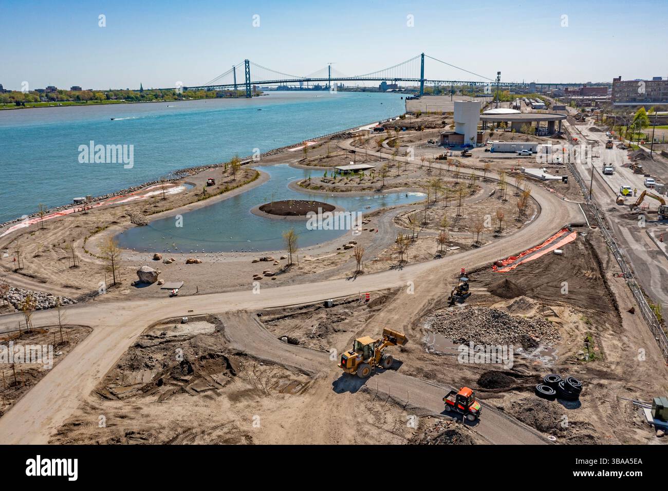 Detroit, Michigan - construction du nouveau parc centenntial Ralph C Wilson de 22 acres sur la rive ouest de Detroit. Banque D'Images