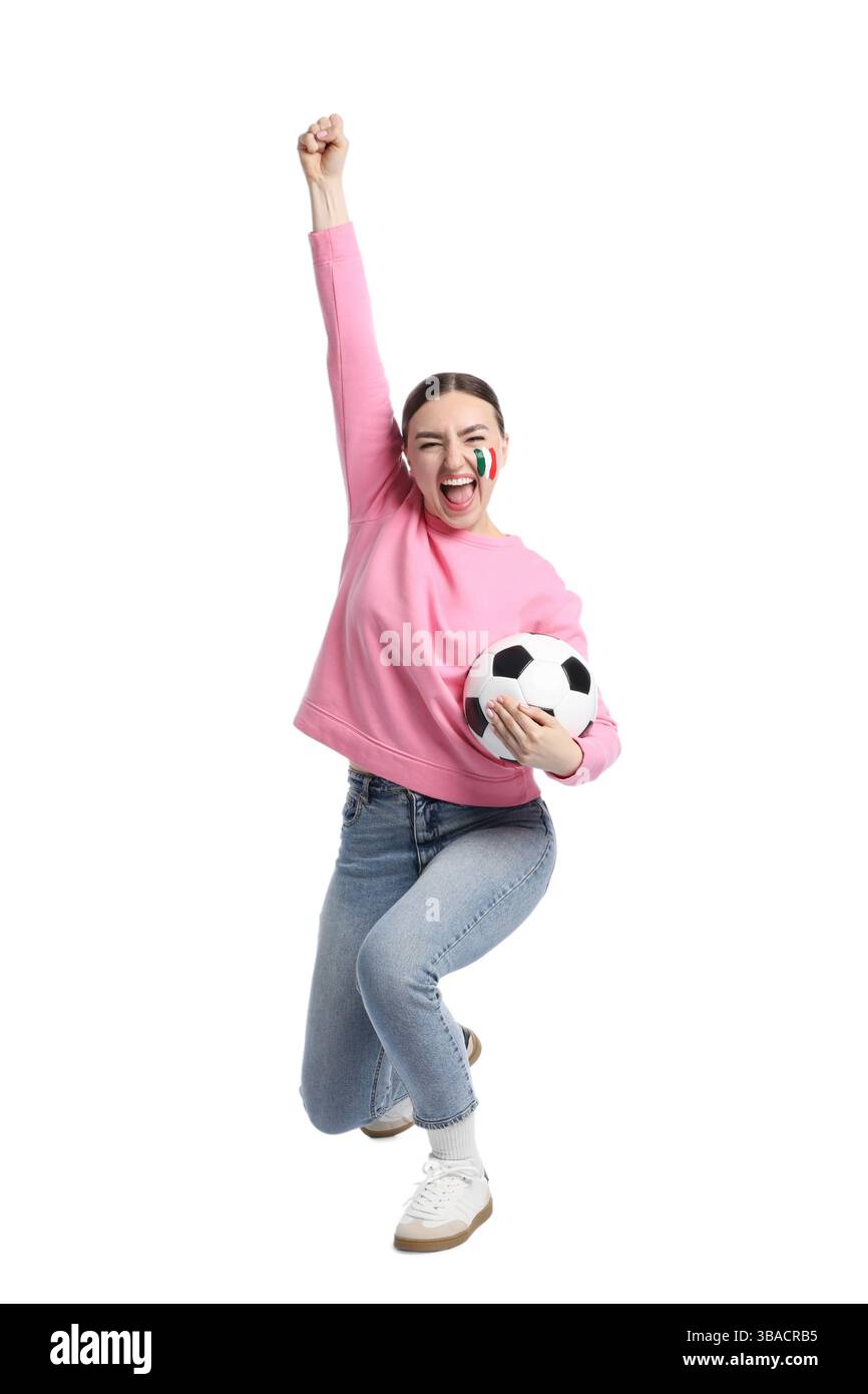 Fan de sport émotionnel avec dessin du drapeau italien et ballon de football sur fond blanc Banque D'Images