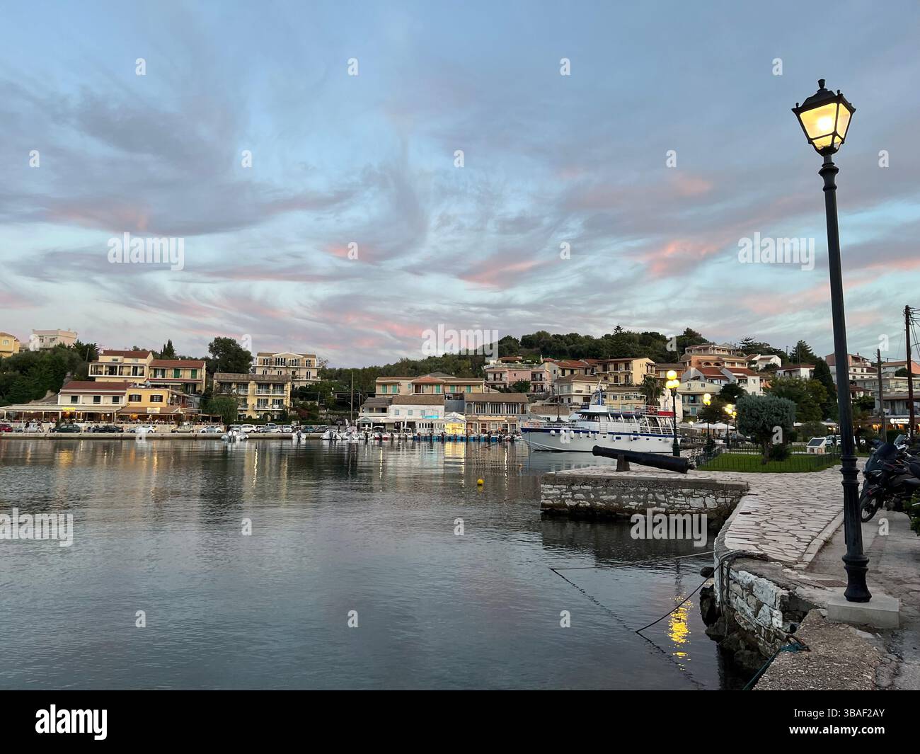Kassiopi, Corfou, Grèce - Image de stock capturée avec un smartphone