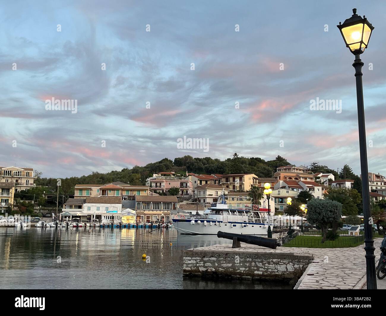 Kassiopi, Corfou, Grèce - Image de stock capturée avec un smartphone