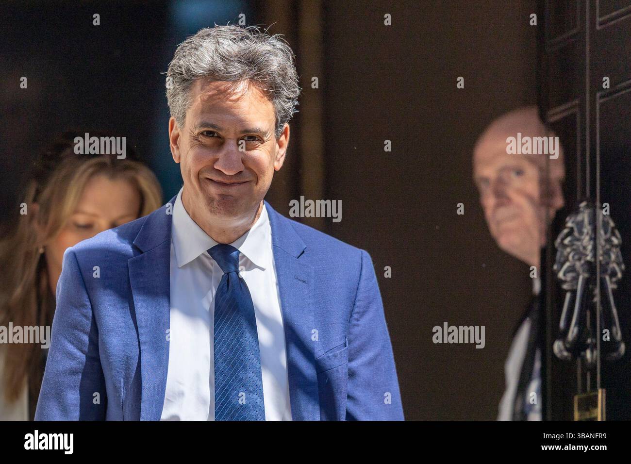 Londres, Royaume-Uni. 13 mai 2025. Le secrétaire à l'énergie Ed Miliband quitte le 10 Downing Street après une réunion du Cabinet. Hier, le premier ministre a annoncé des plans de contrôle de l'immigration. Crédit : Marcin Nowak/Alamy Live News Banque D'Images