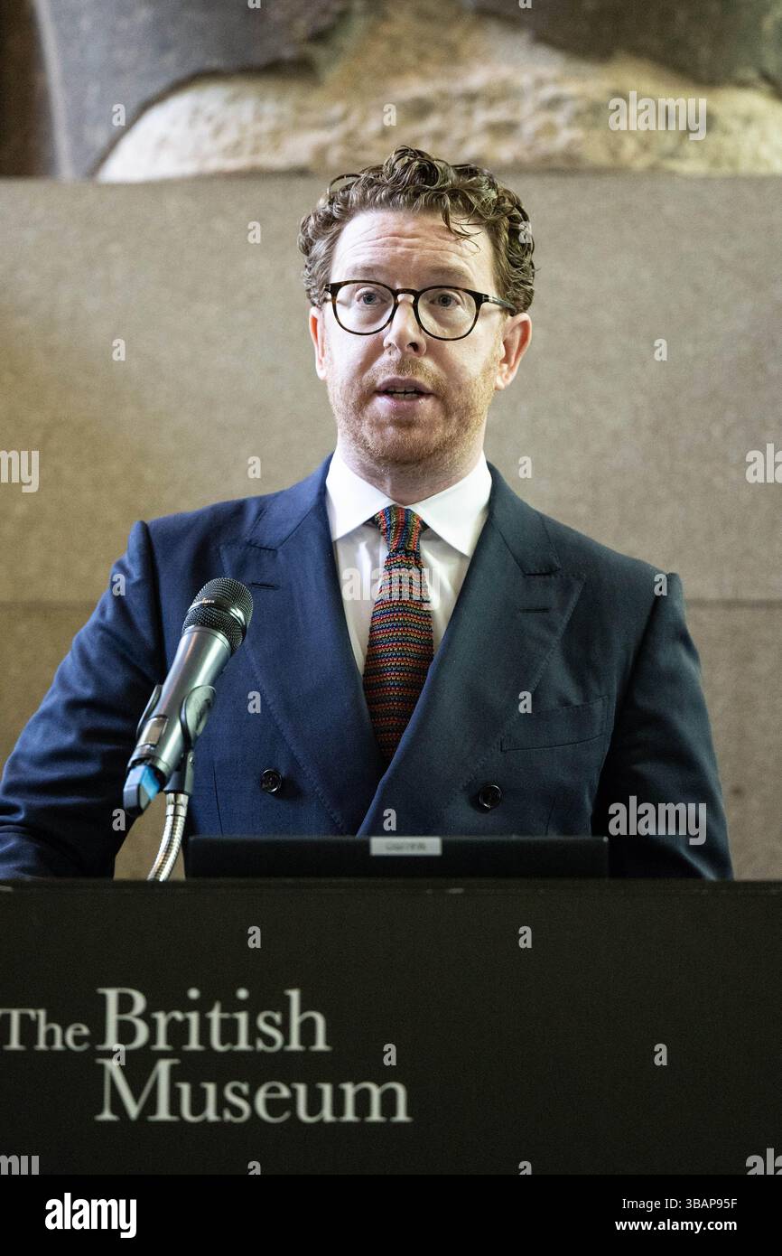EDITORIAL USE ONLY Directeur du British Museum Nicholas Cullinan, lors du lancement d'une campagne par la fondation Art Explora, pour lutter contre les inégalités culturelles en finançant des visites scolaires dans les musées du Royaume-Uni, au British Museum de Londres. Date de la photo : mardi 13 mai 2025. Banque D'Images