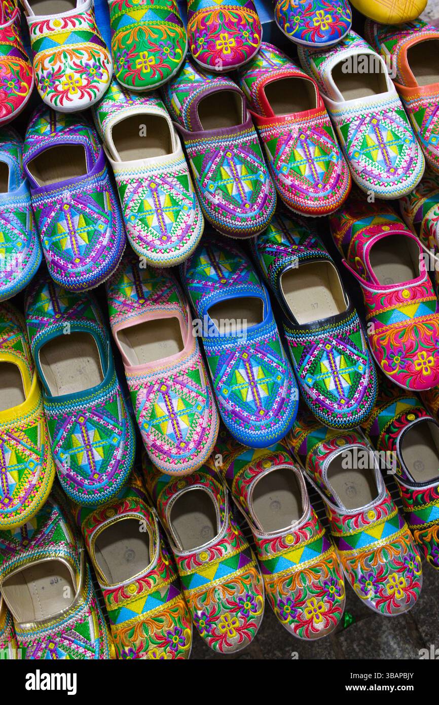 Maroc, Rabat, Médina, souk, magasin de chaussures, Banque D'Images
