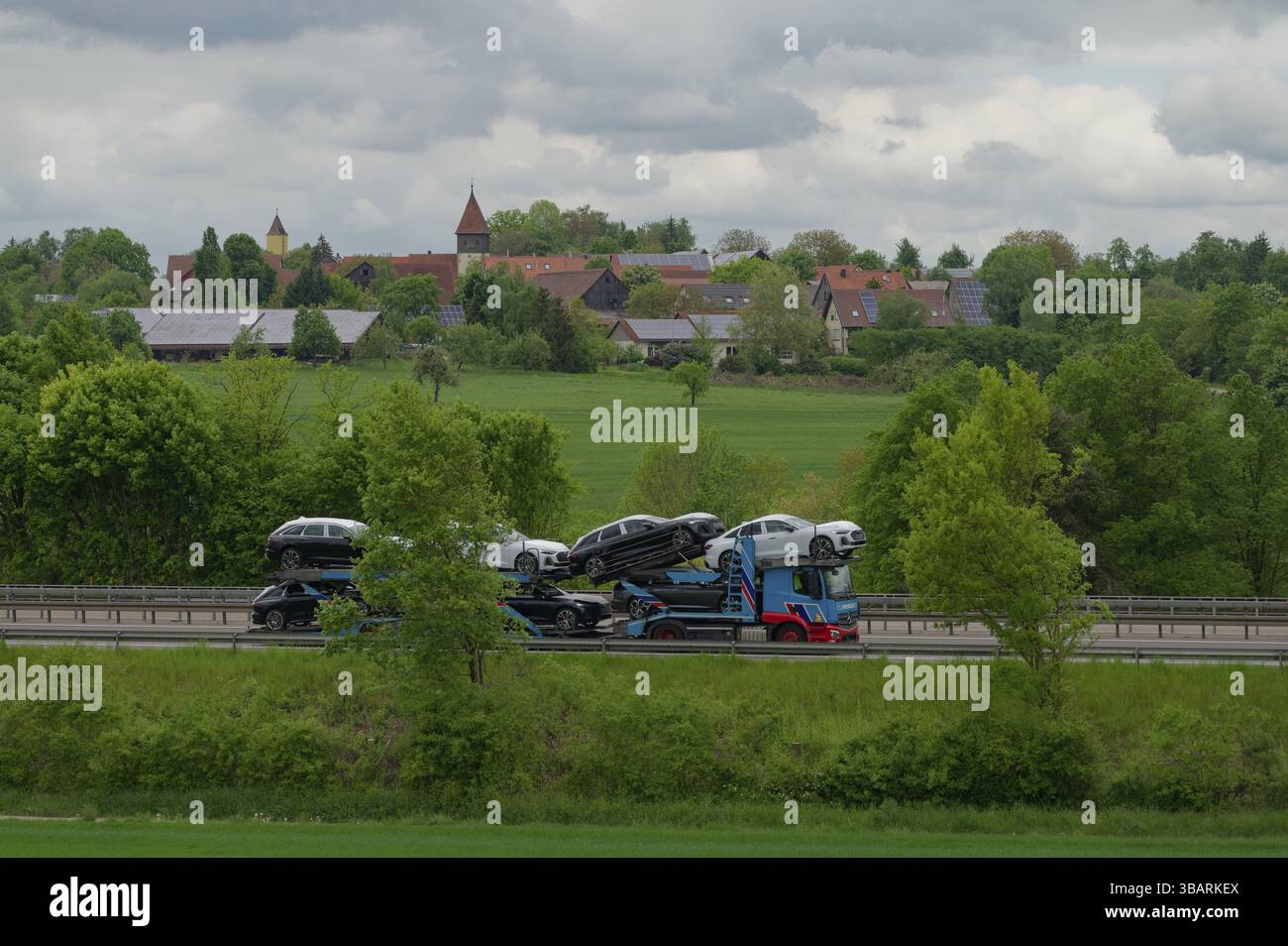 Trafic sur l'autoroute A6 près de Wolpertshausen, Schwaebisch Hall, Hohenlohe, Allemagne, Europe Banque D'Images