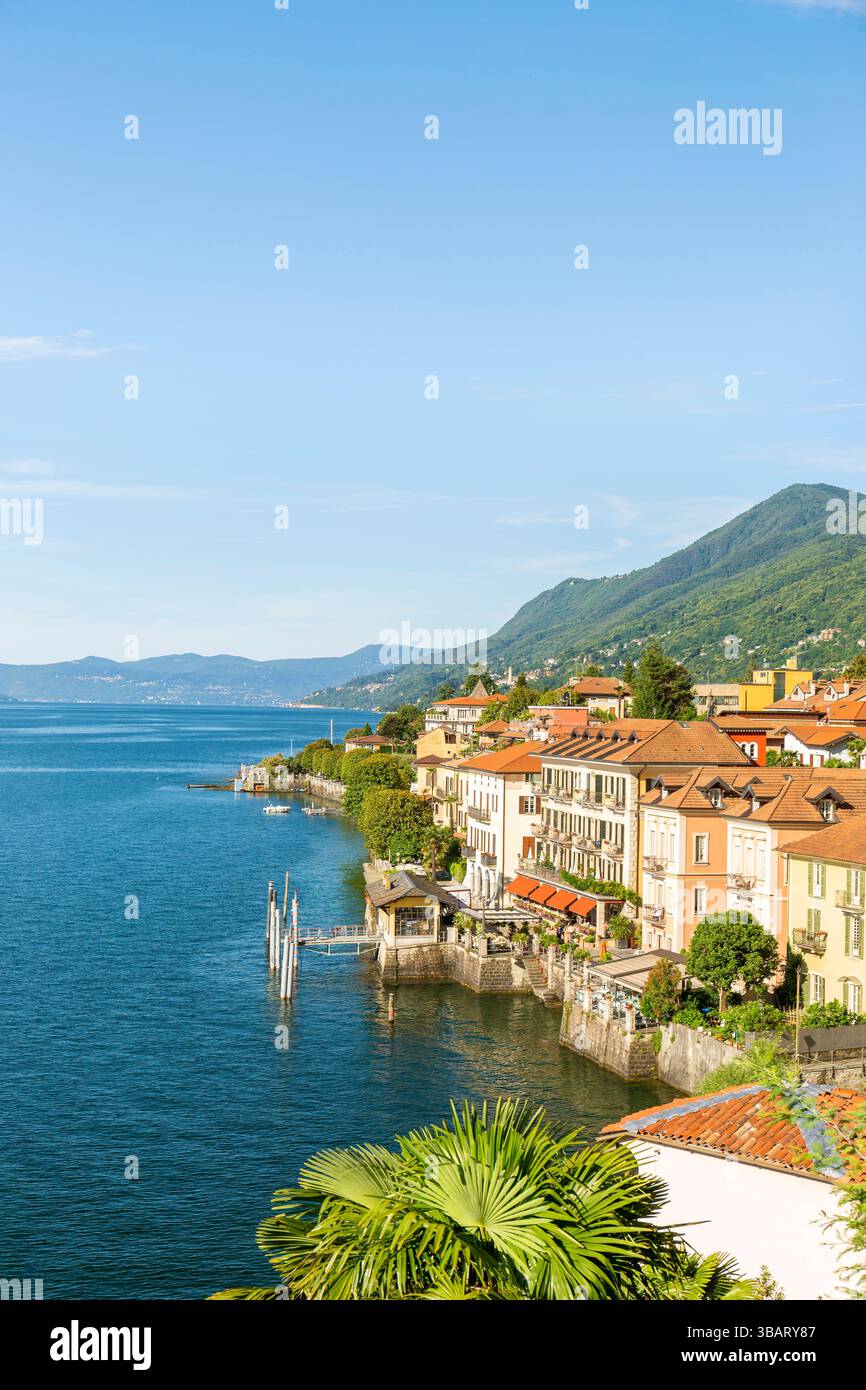 Le petit village de Cannero Riviera, Lac majeur, Verbano Cusio Ossola district ; Italie. Banque D'Images