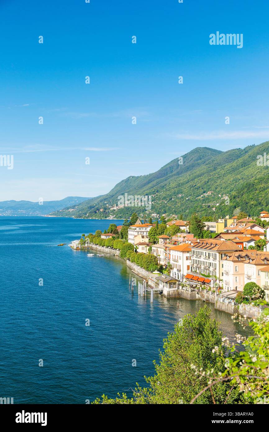 Le petit village de Cannero Riviera, Lac majeur, Verbano Cusio Ossola district ; Italie. Banque D'Images