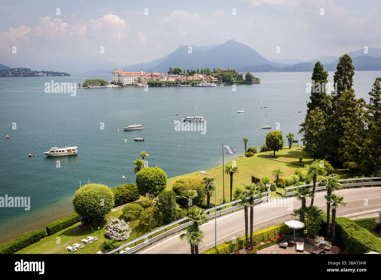 Vue de l'île de Bella à Stresa, sur le lac majeur, dans le quartier de Verbano-Cusio-Ossola, Italie. Banque D'Images