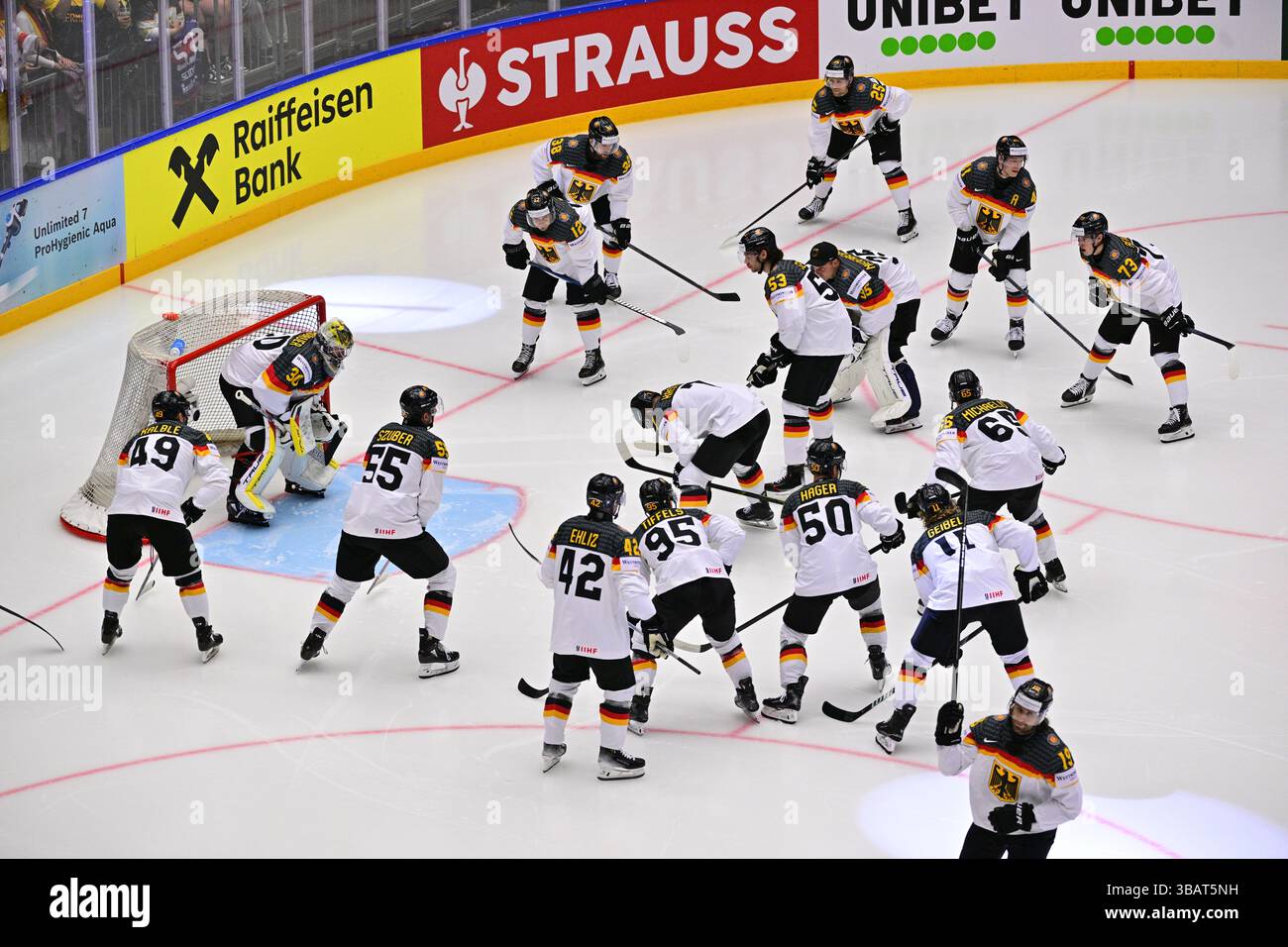 Herning, Danemark. 13 mai 2025. Joueurs allemands avant le match du groupe B Norvège vs Allemagne au Championnat mondial de hockey sur glace 2025 de l’IIHF à Herning, Danemark, le 13 mai 2025. Crédit : vit Simanek/CTK photo/Alamy Live News Banque D'Images