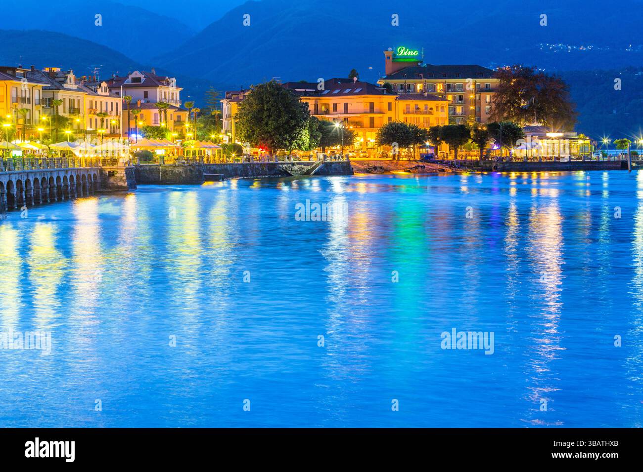 Lac de Baveno la nuit, lac majeur, Italie. Banque D'Images