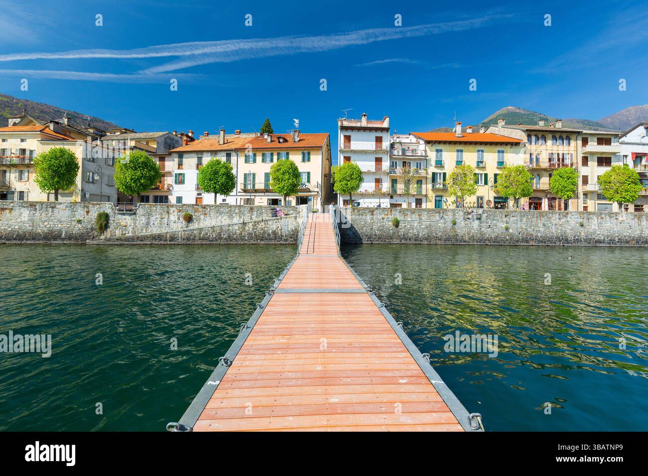 Vue de Cannobio, une petite ville sur le lac majeur, Italie Banque D'Images