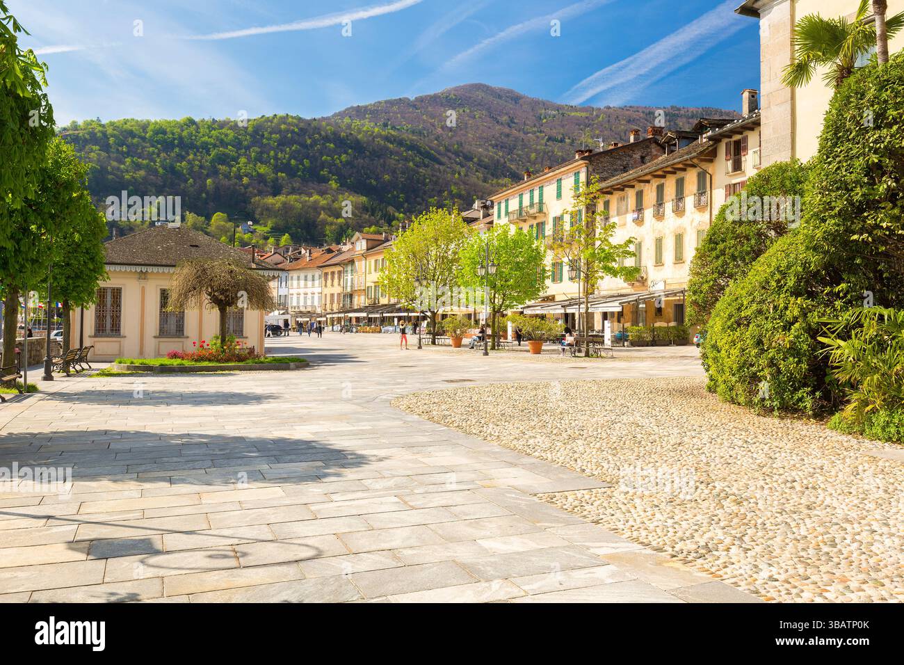 Vue de Cannobio, une petite ville sur le lac majeur, Italie Banque D'Images