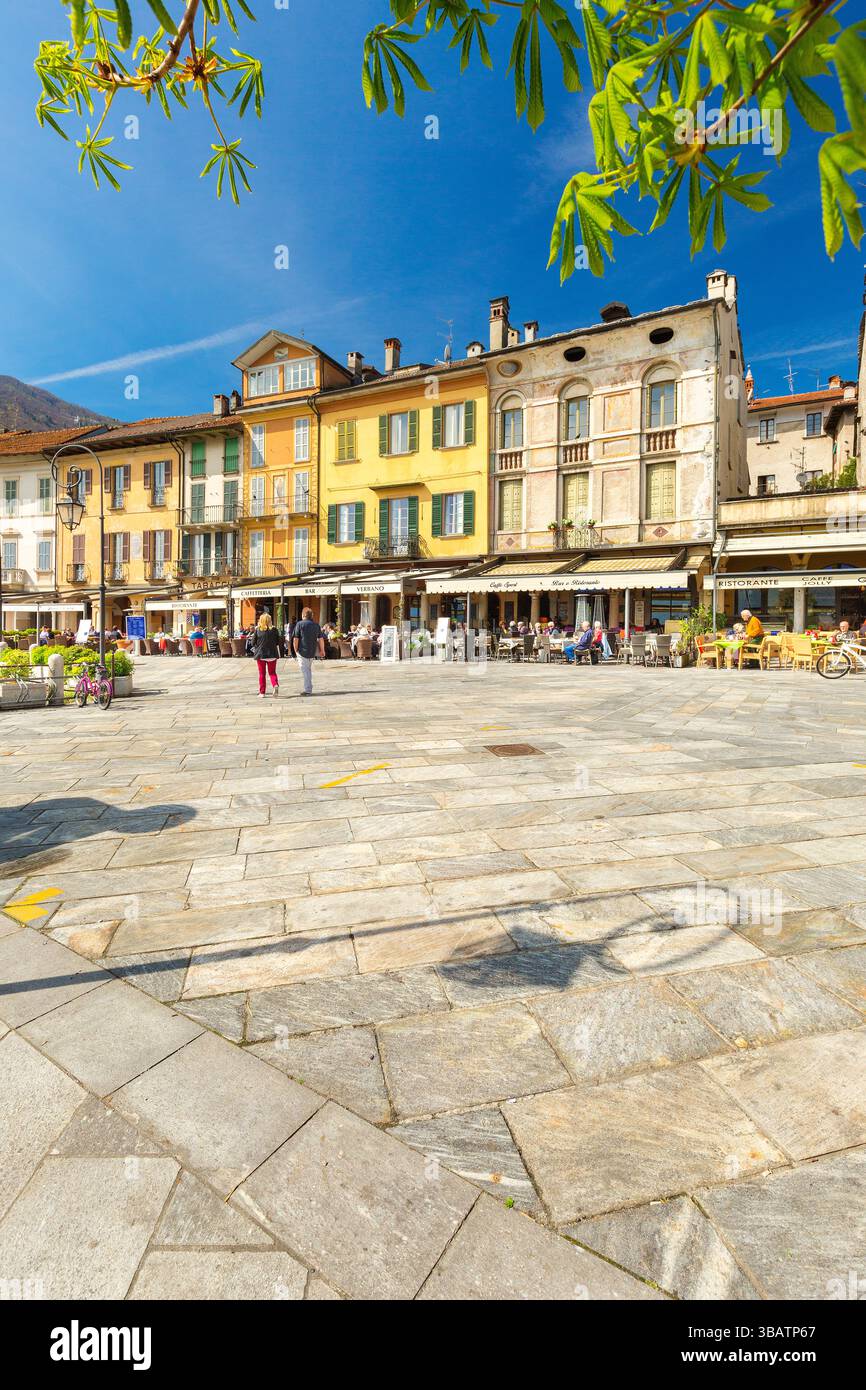 Vue de Cannobio, une petite ville sur le lac majeur, Italie Banque D'Images