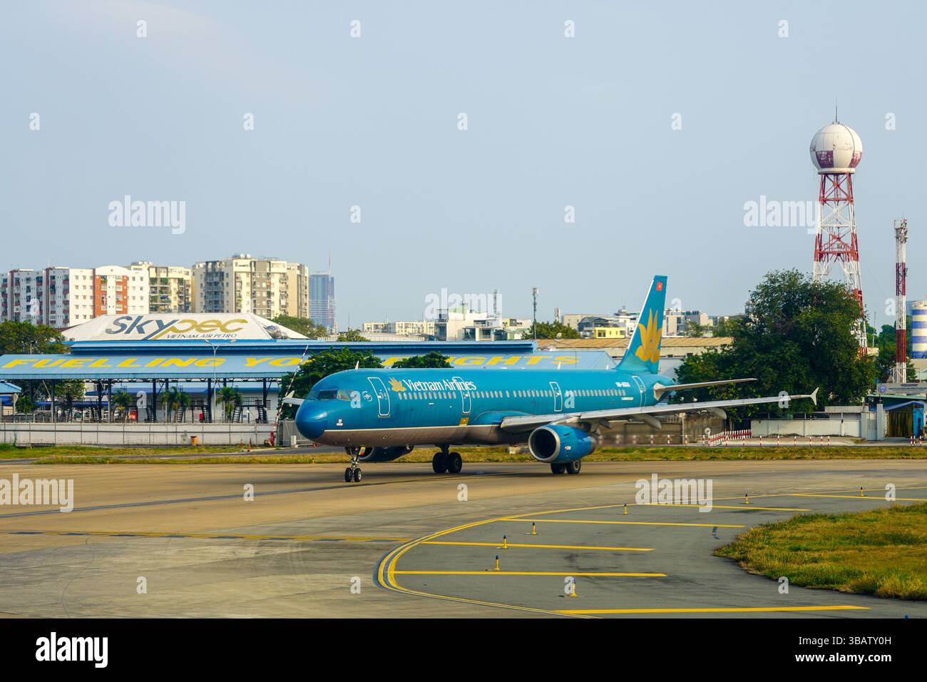 Ho Chi Minh-ville, Vietnam- 16 mars 2025 : passager Boeing 787-9 Dreamliner de Vietnam Airlines sur la piste de l'aéroport de Saigon Banque D'Images