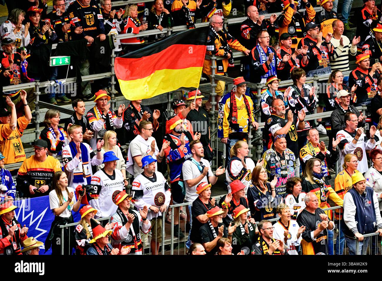 Herning, Danemark. 13 mai 2025. Partisans de l’Allemagne lors du match du groupe B Norvège vs Allemagne au Championnat mondial de hockey sur glace 2025 de l’IIHF à Herning, Danemark, le 13 mai 2025. Crédit : vit Simanek/CTK photo/Alamy Live News Banque D'Images