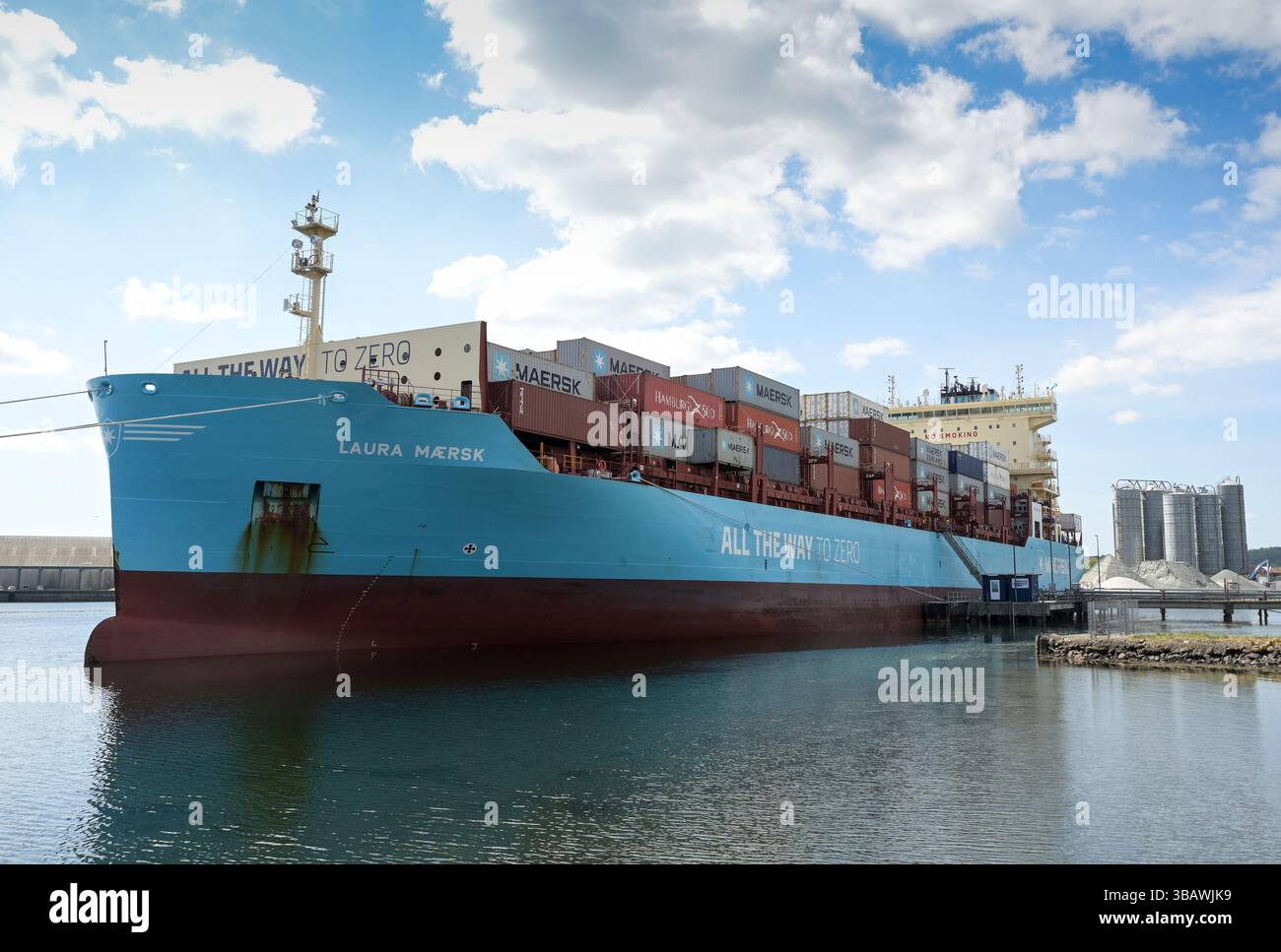 DANEMARK, Aabenraa Havn, ravitaillement du conteneur Laura Maersk avec le premier e-méthanol de l'usine Power-to-X de Kassø, de l'usine Kassoe d'European Energy et Mitsui, en utilisant du CO2 biogénique provenant localement de l'usine Biogas de Tønder, slogan du navire Maersk All That Way to Zero Banque D'Images