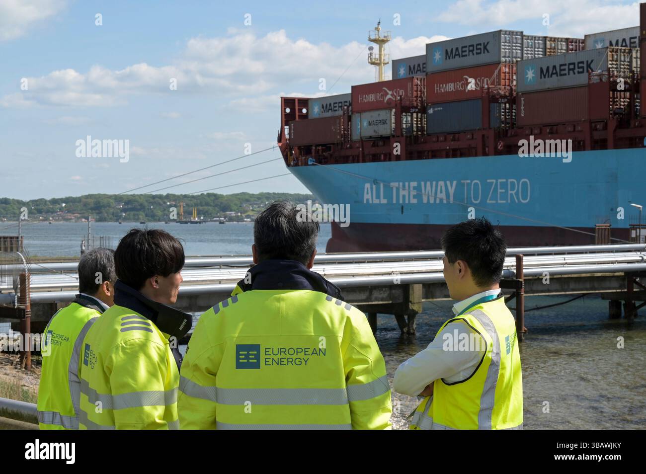 DANEMARK, Aabenraa Havn, ravitaillement du porte-conteneurs Laura Maersk avec le premier e-méthanol de l'usine Power-to-X de Kassø, l'usine Kassoe d'European Energy et Mitsui, en utilisant du CO2 biogénique provenant localement de l'usine Biogas de Tønder, slogan du navire Maersk jusqu'à zéro, la compagnie maritime Maersk et Hambourg a poursuivi le conteneur à bord Banque D'Images
