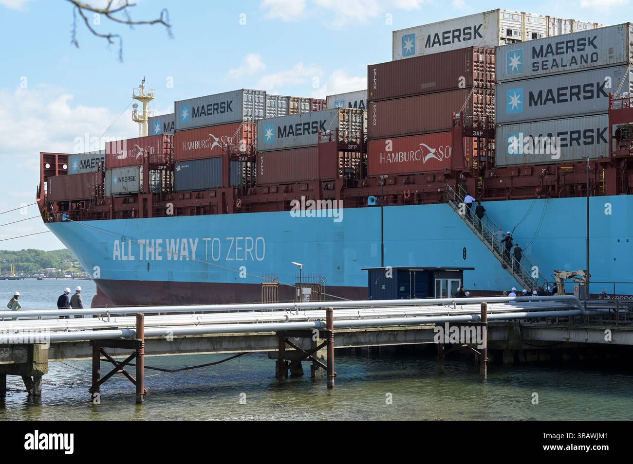 DANEMARK, Aabenraa Havn, ravitaillement du conteneur Laura Maersk avec le premier e-méthanol de l'usine Power-to-X de Kassø, de l'usine Kassoe d'European Energy et Mitsui, en utilisant du CO2 biogénique provenant localement de l'usine Biogas de Tønder, slogan du navire Maersk All That Way to Zero Banque D'Images