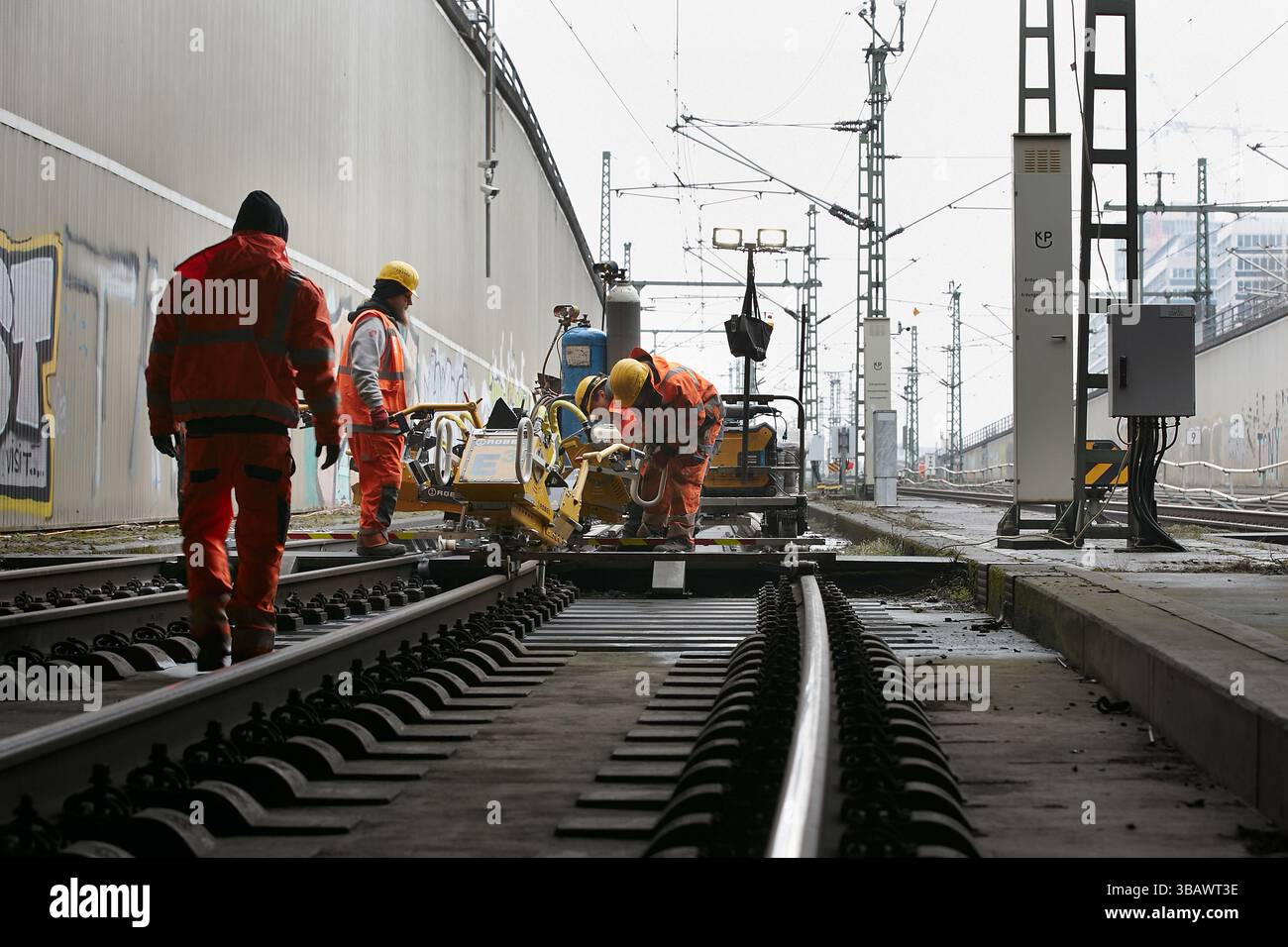 26.02.2025, Allemagne, Berlin, Berlin - travaux de construction des voies ferrées dans le tunnel d'accès au niveau souterrain de la gare centrale de Berlin. Compétent Banque D'Images 26.02.2025, Allemagne, Berlin, Berlin - travaux de construction des voies ferrées dans le tunnel d'accès au niveau souterrain de la gare centrale de Berlin. Compétent Banque D'Images