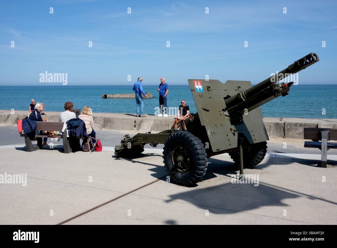 Arromanches-les-bains deuxième Guerre mondiale canon de campagne de l'armée britannique. Banque D'Images