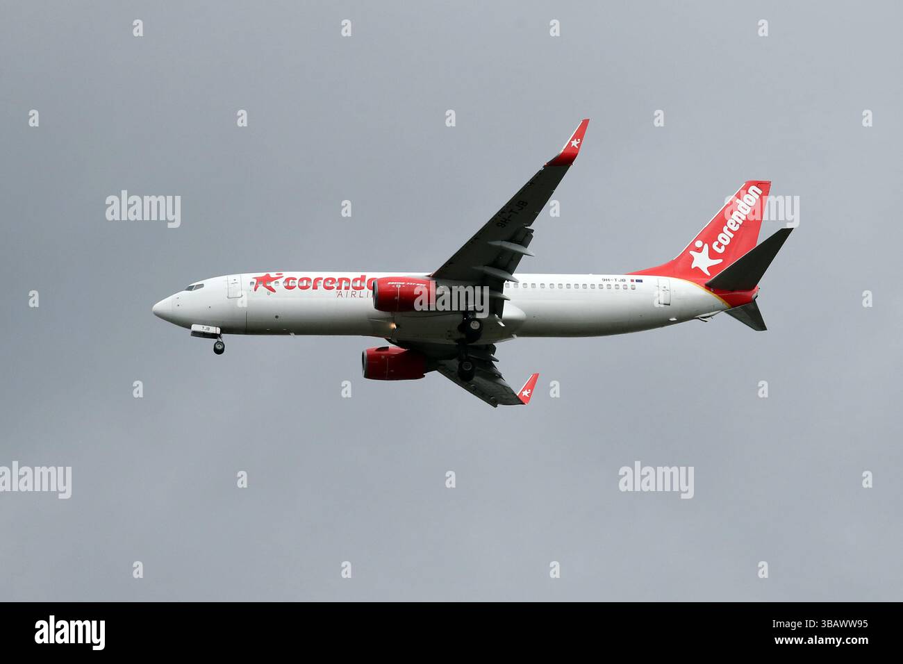16.06.2024, Allemagne, basse-Saxe, Hanovre - Boeing 737 de la compagnie aérienne Corendon Airlines. 00S240616D630CAROEX.JPG [AUTORISATION DU MODÈLE : NON APPLICABLE, PRO Banque D'Images