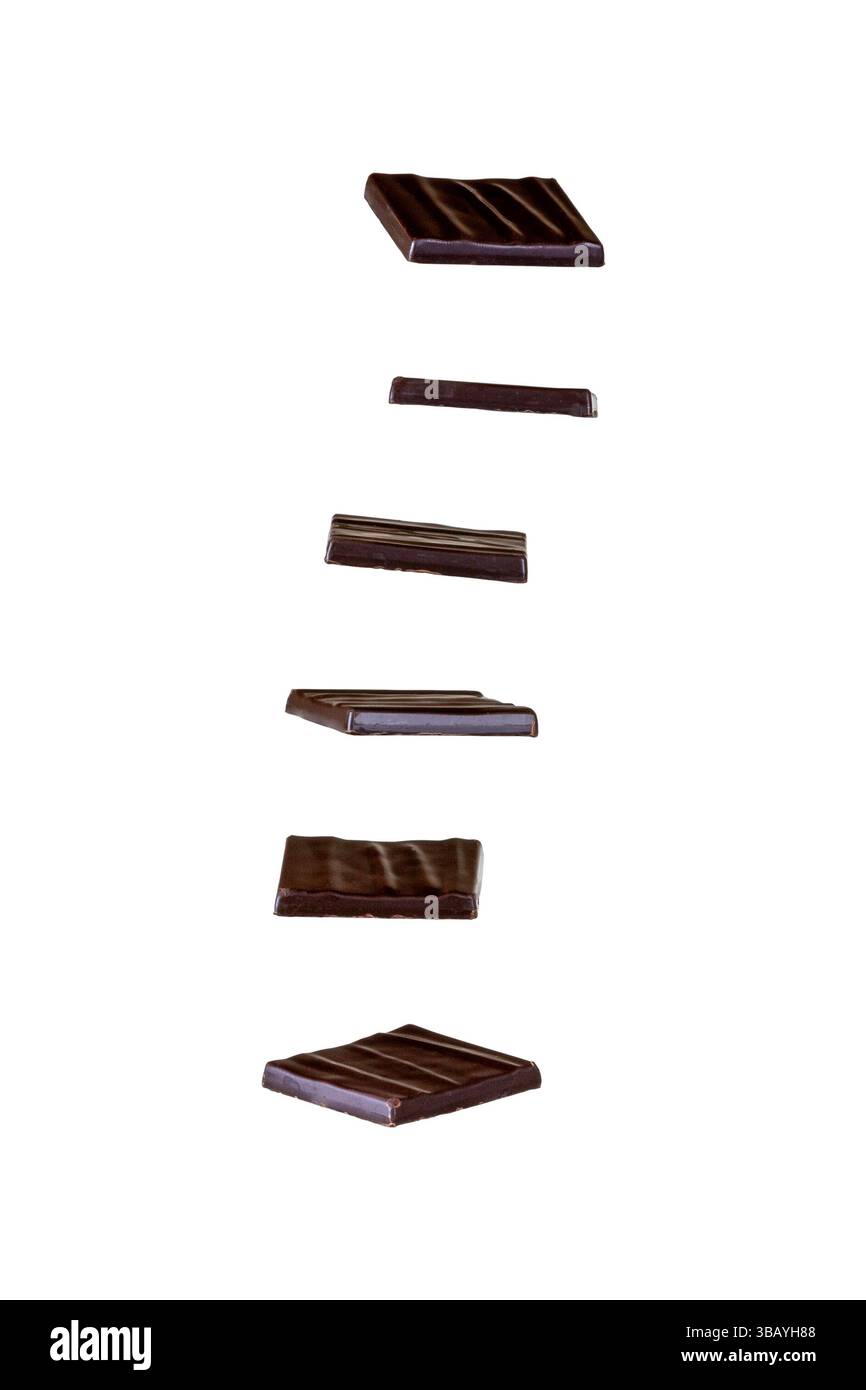 Découpé de six carrés de chocolats volants Banque D'Images