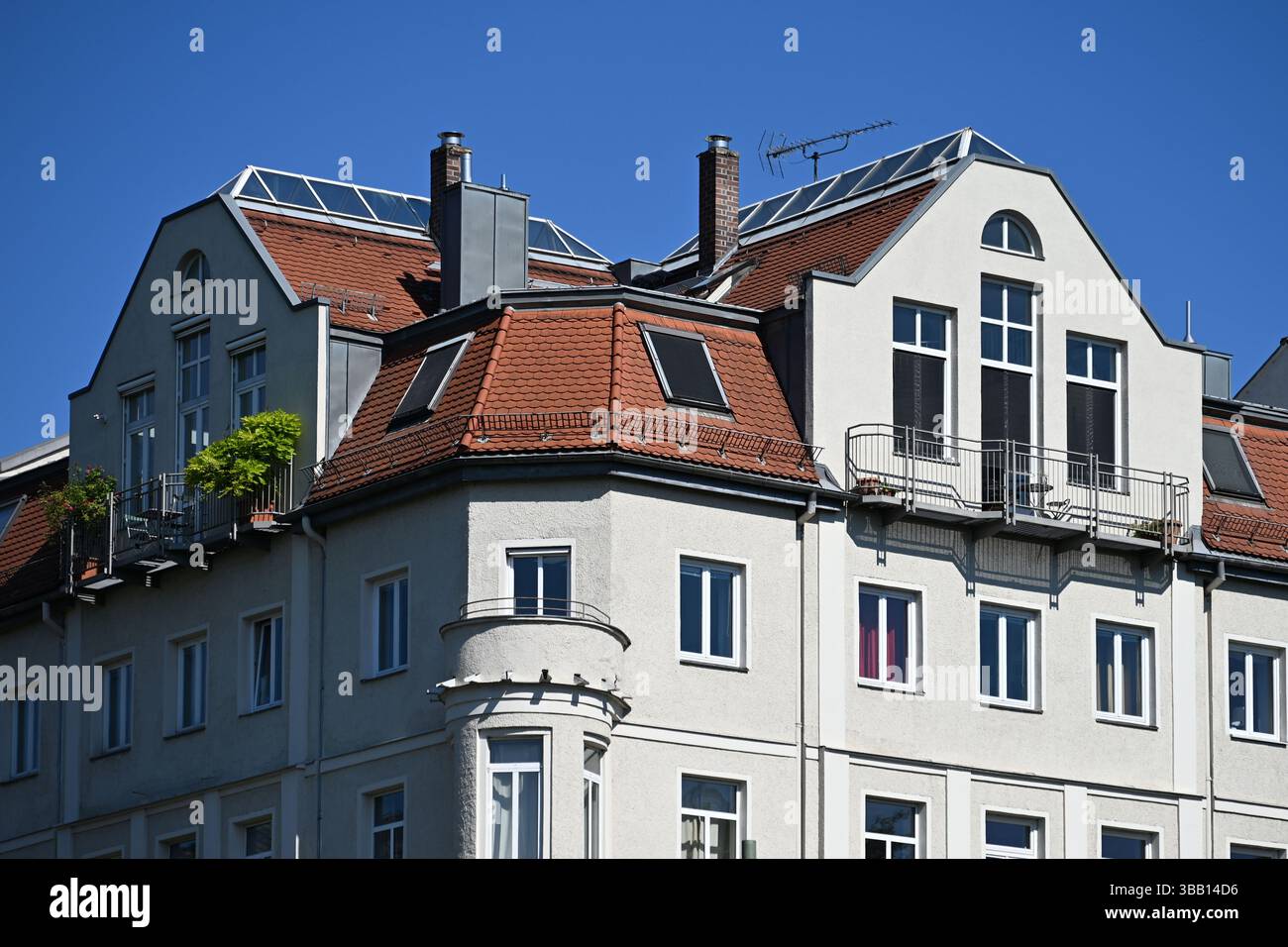 Immeuble ancien, immeuble ancien appartement, façade, location d'appartement, location d'appartements dans la Widenmayer Strasse à Munich dans le quartier Lehel, prix de location, contrôle des loyers, loyer, loyers, appartement, locataire, façade, vue extérieure, immeuble,  ? Banque D'Images