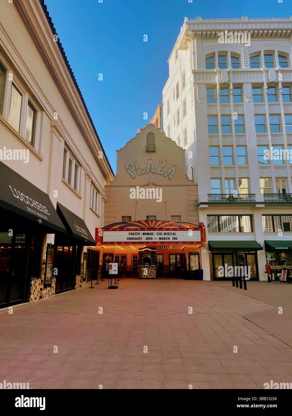 Le Plaza Theatre historique à El Paso, Texas, montrant le film Pretty Woman sur sa chapiteau. Usage éditorial exclusif. Banque D'Images