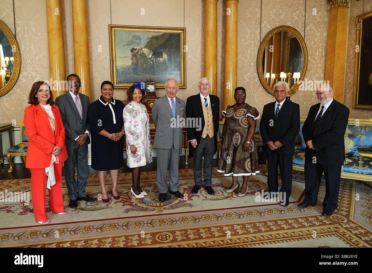 Le roi Charles III tient une audience avec (de gauche à droite) Hon. juge Karen Ramagge G.M.H., députée de Gibraltar, Hon. Dennis P. Lister J.P., Hon. Tara K. carter d'Anguilla, Hon. Corine George-Massicote des îles Vierges britanniques, The RT. Hon. Sir Lindsay Hoyle député du Royaume-Uni, Hon. Marjorie Smith de Montserrat, Hon. Cyril Gunnell, réunis Helena, et Hon. Keith Biles OBE, J.P. des îles Falkland, à Buckingham Palace, Londres. Date de la photo : mercredi 14 mai 2025. Banque D'Images