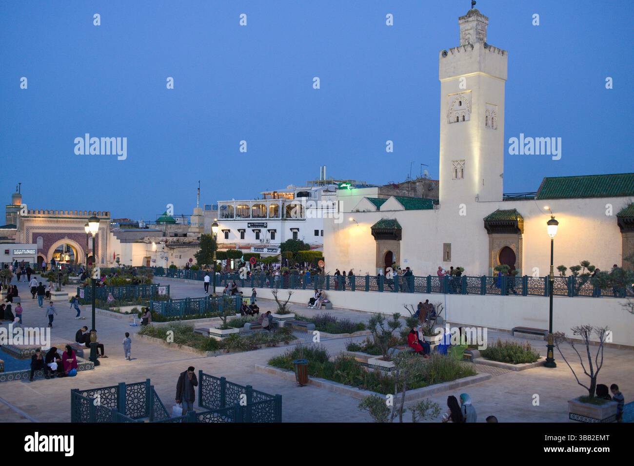 Maroc, Fès, place Bou Jeloud, place, mosquée, minaret, Banque D'Images