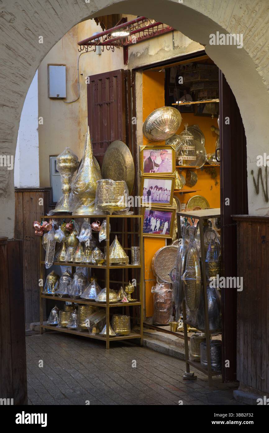 Maroc, Fès, Médina, souk, boutique, shopping, artisanat, Banque D'Images