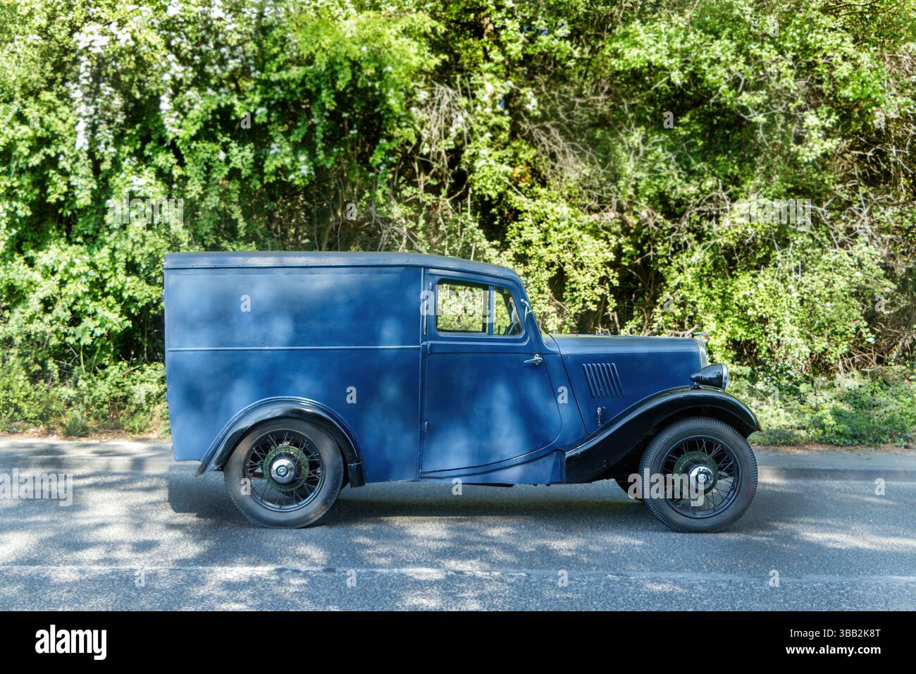 Vue latérale vintage des années 1930 morris 8 bleu véhicule utilitaire au North East restauration classic show Banque D'Images