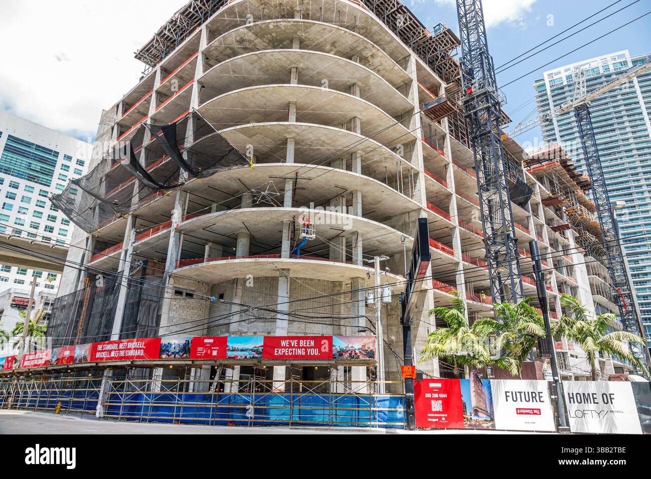 Miami Florida, Brickell Financial District, SW 8th Street Tamiami Trail, le bâtiment standard Brickell en construction, bannières de projet Lofty Brickell Banque D'Images