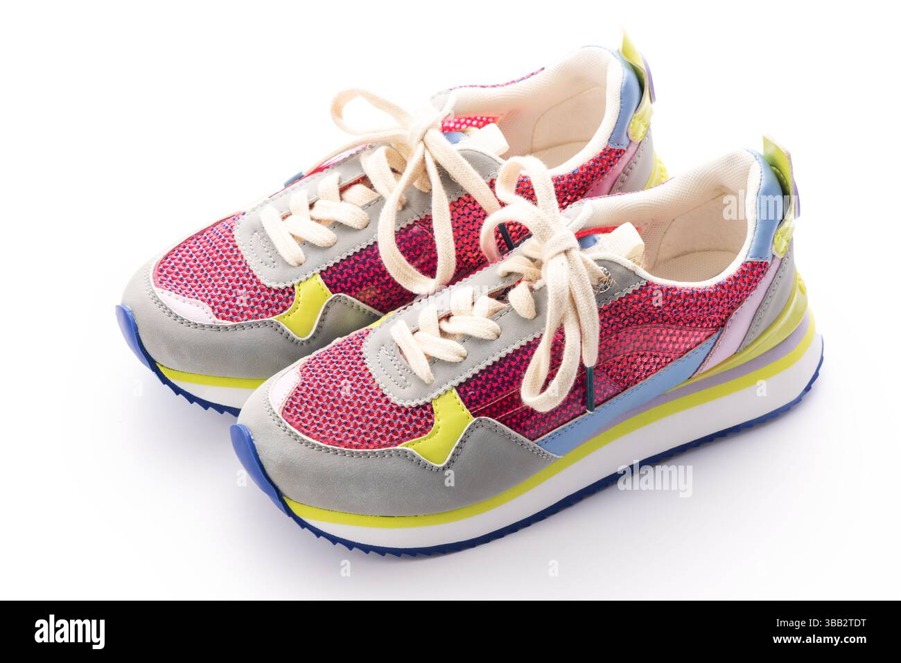 Chaussures décontractées isolées sur fond blanc. Baskets de course à pied de sport. Banque D'Images