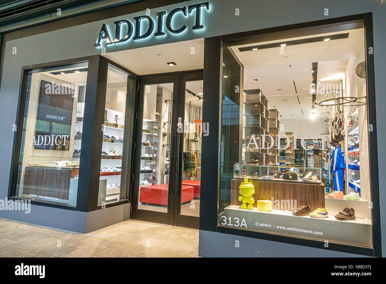 Miami Florida, Brickell Financial District, Brickell City Centre Center, Addict sneaker streetwear magasin, entrée de magasin, vitrine, étagères avec Banque D'Images