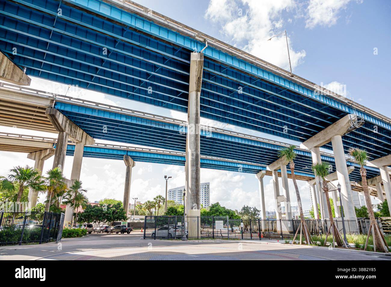 Miami Florida, Brickell Financial District, River District, autoroute Interstate 95 I95, ponts supérieurs surélevés, infrastructure urbaine, Blue Stee Banque D'Images