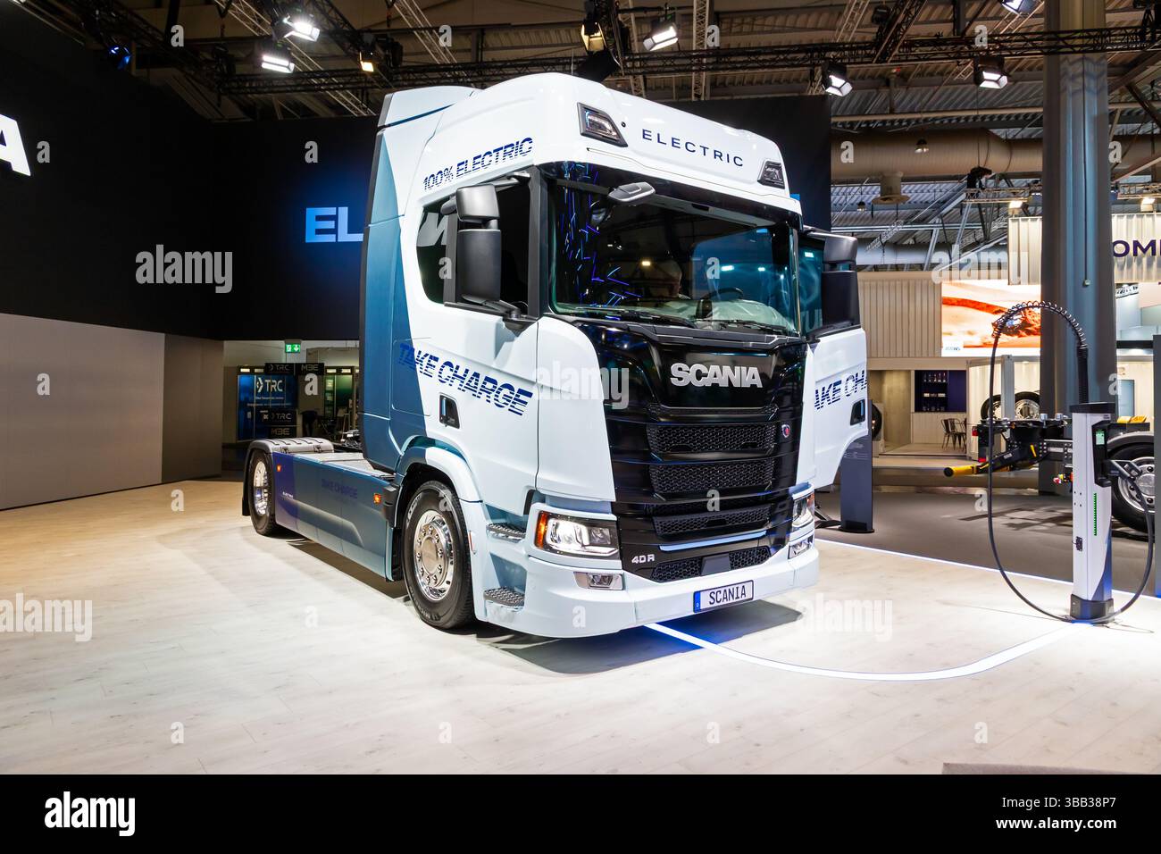 Camion électrique SCANIA 40R Swap Body au salon IAA Transportation Motor Show de Hanovre. Allemagne - 16 septembre 2024 Banque D'Images