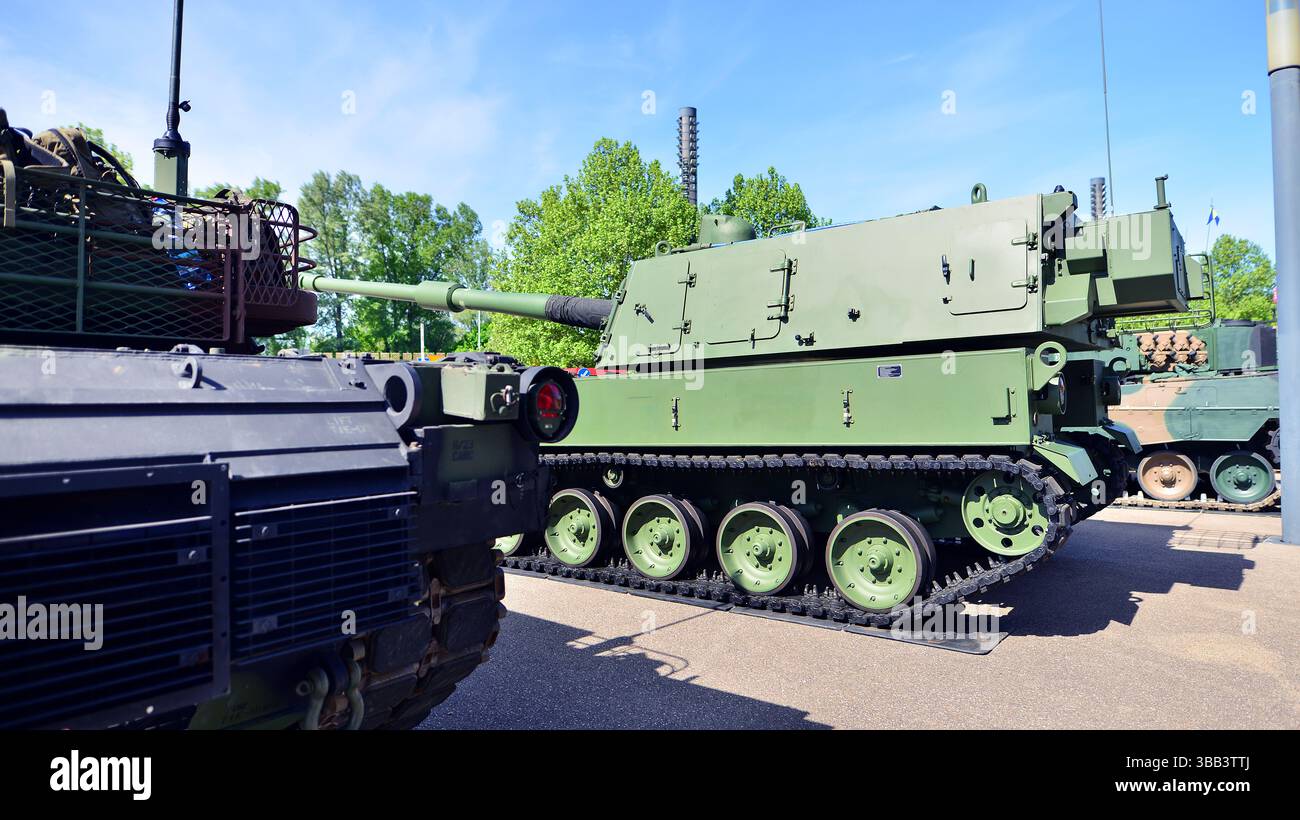 Varsovie, Pologne. 7 mai 2025. Obusier SH K K9 de 155 mm au salon Defence24 des équipements militaires. Banque D'Images