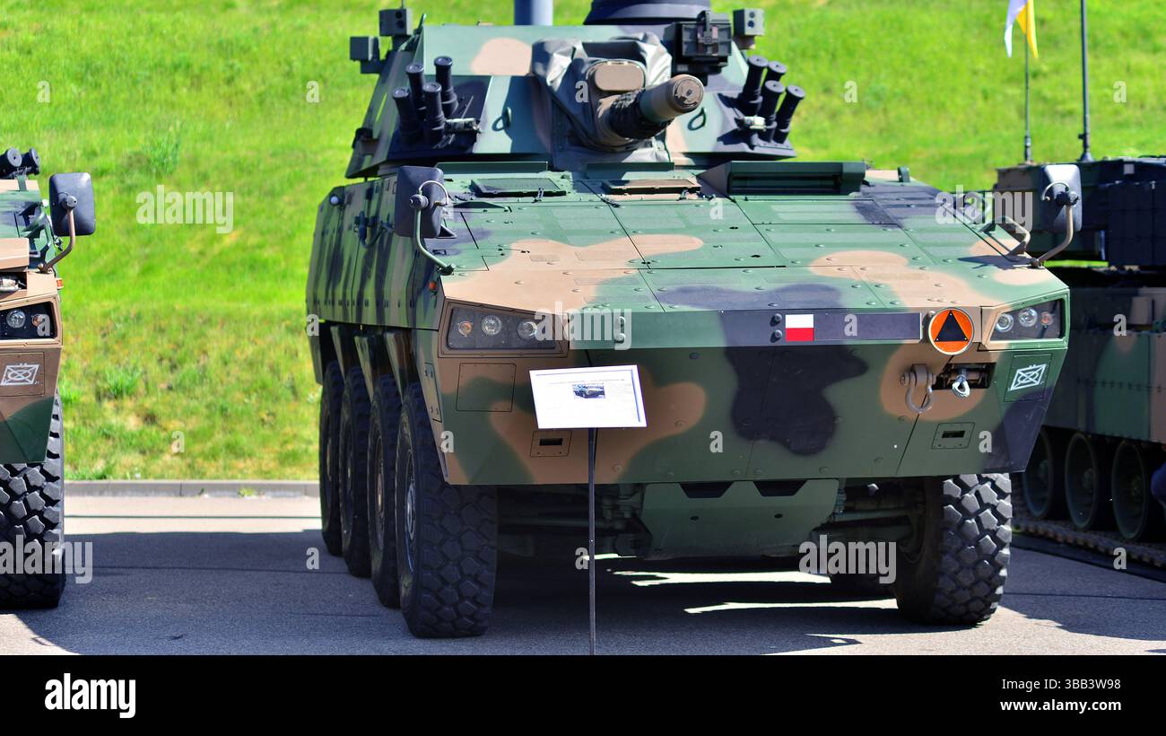 Varsovie, Pologne. 7 mai 2025. Mortier automoteur de 120 mm Rak à l'exposition d'équipement militaire Defence24. Banque D'Images