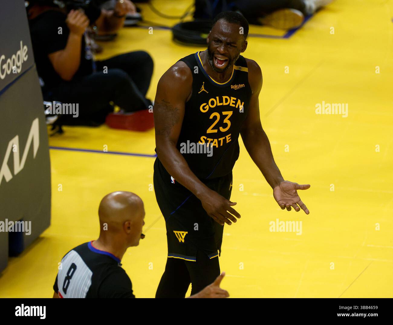 San Francisco, États-Unis. 12 mai 2025. Draymond Green (23 ans) des Golden State Warriors réagit à un arbitre lors de leur match contre les Timberwolves du Minnesota dans le troisième quart-temps du match 4 des éliminatoires NBA de la Western Conference second Round au Chase Center de San Francisco, Californie, le lundi 12 mai 2025. (Photo de Nhat V. Meyer/Bay Area News Group/TNS/SIPA USA) crédit : SIPA USA/Alamy Live News Banque D'Images