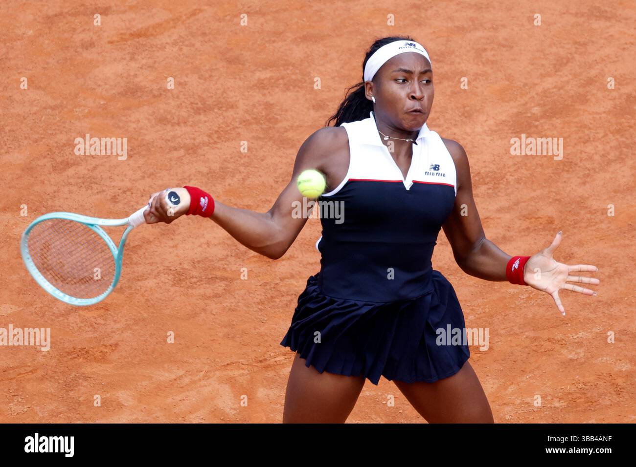 Rome, Italie. 14 mai 2025. Rome, Italie, 14 mai 2025. US Coco Gauff retourne le ballon à la russe Mirra Andreeva (non vue) lors du tournoi de tennis italien ouvert au tribunal central du Foro Italico. Crédit : Riccardo de Luca - Actualiser les images/Alamy Live News Banque D'Images