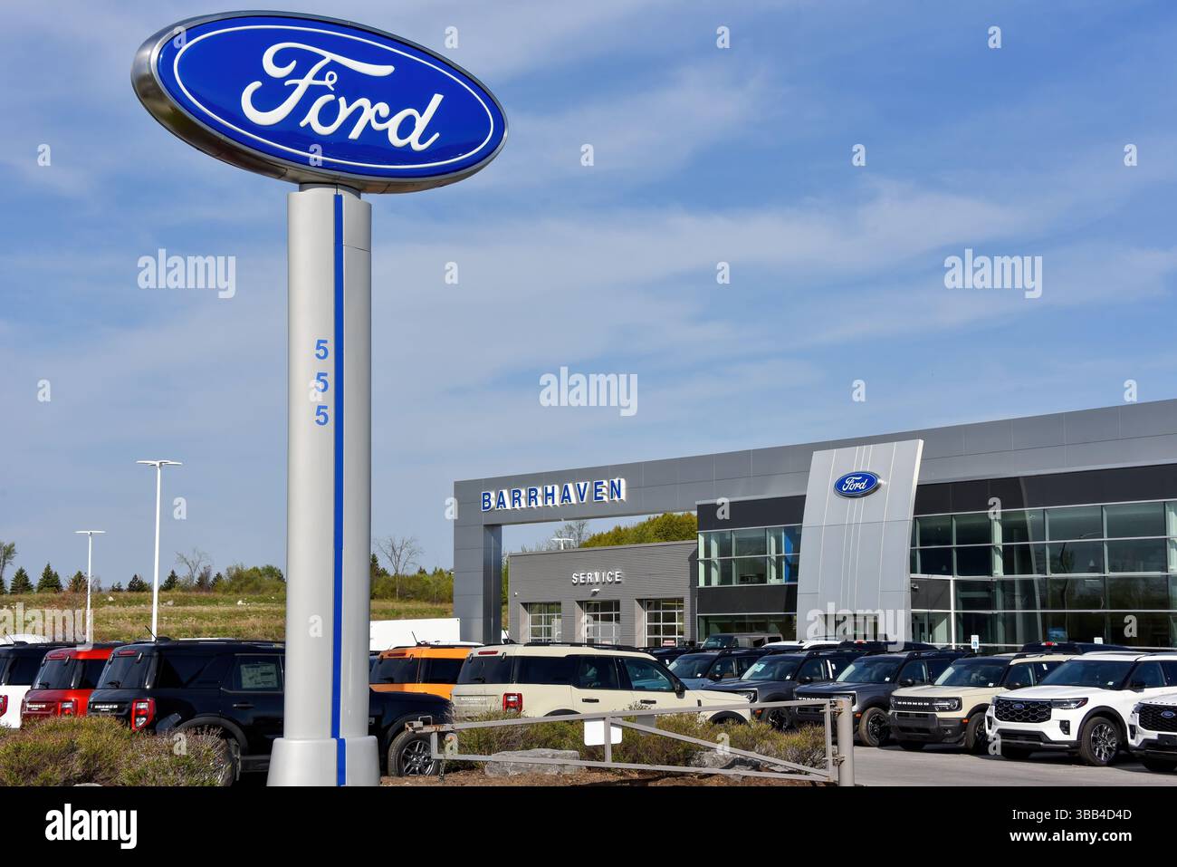 Ottawa, Canada – 13 mai 2025 : concessionnaire Barrhaven Ford à Ottawa. Ford est le deuxième constructeur automobile américain en importance, derrière General Motors Banque D'Images
