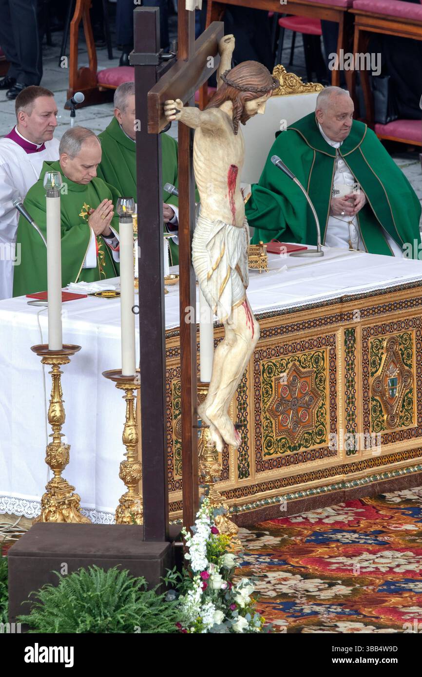 Vatican, Vatican. 9 février 2025. Le cardinal Robert Francis Provost co-célèbre avec le pape François une messe pour le jubilé des forces armées à la place Pierre. (Crédit image : © Maria Grazia Picciarella/SOPA images via ZUMA Press Wire) USAGE ÉDITORIAL SEULEMENT ! Non destiné à UN USAGE commercial ! Banque D'Images Vatican, Vatican. 9 février 2025. Le cardinal Robert Francis Provost co-célèbre avec le pape François une messe pour le jubilé des forces armées à la place Pierre. (Crédit image : © Maria Grazia Picciarella/SOPA images via ZUMA Press Wire) USAGE ÉDITORIAL SEULEMENT ! Non destiné à UN USAGE commercial ! Banque D'Images