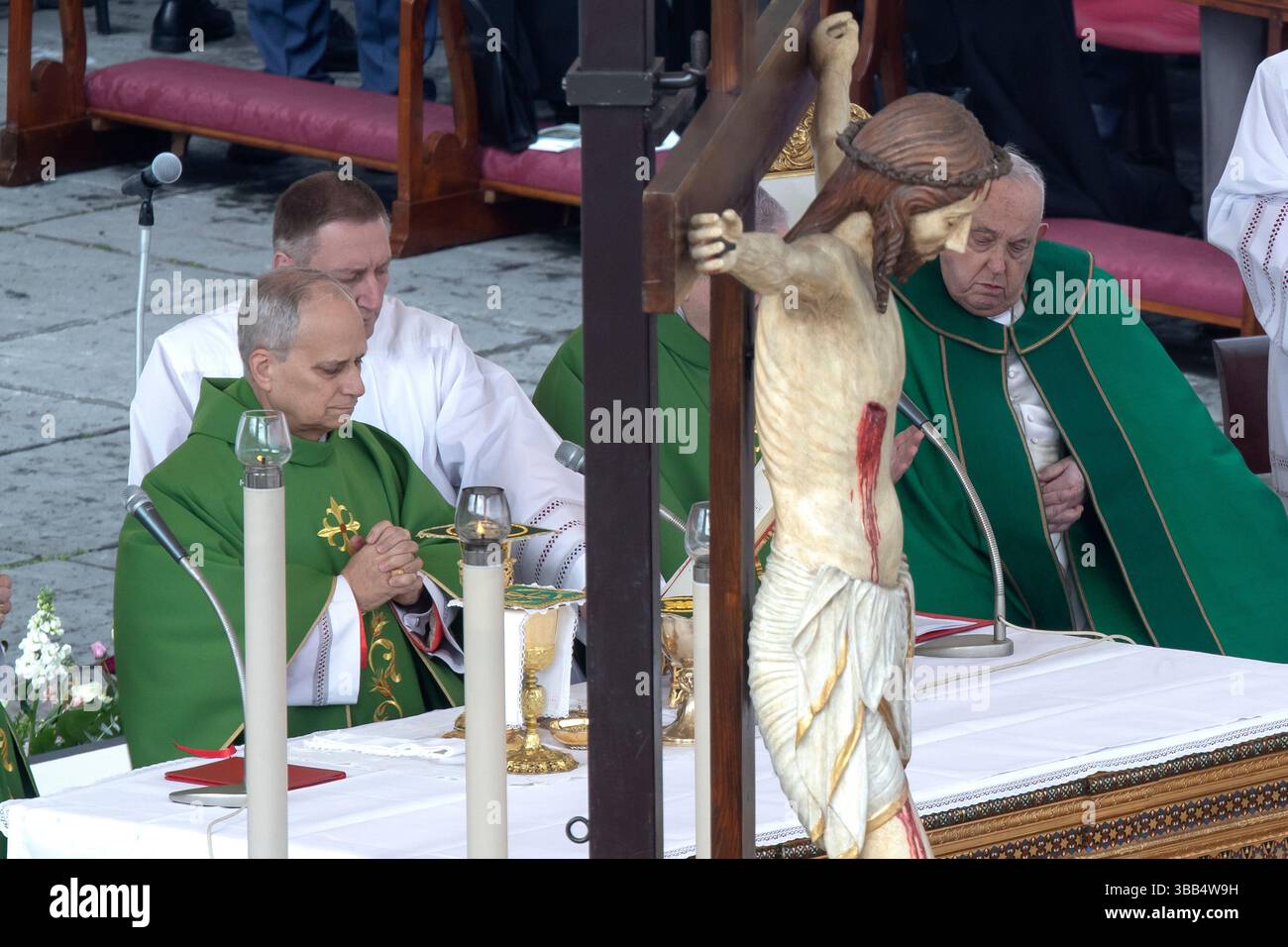 Vatican, Vatican. 9 février 2025. Le cardinal Robert Francis Provost co-célèbre avec le pape François une messe pour le jubilé des forces armées à la place Pierre. (Crédit image : © Maria Grazia Picciarella/SOPA images via ZUMA Press Wire) USAGE ÉDITORIAL SEULEMENT ! Non destiné à UN USAGE commercial ! Banque D'Images Vatican, Vatican. 9 février 2025. Le cardinal Robert Francis Provost co-célèbre avec le pape François une messe pour le jubilé des forces armées à la place Pierre. (Crédit image : © Maria Grazia Picciarella/SOPA images via ZUMA Press Wire) USAGE ÉDITORIAL SEULEMENT ! Non destiné à UN USAGE commercial ! Banque D'Images