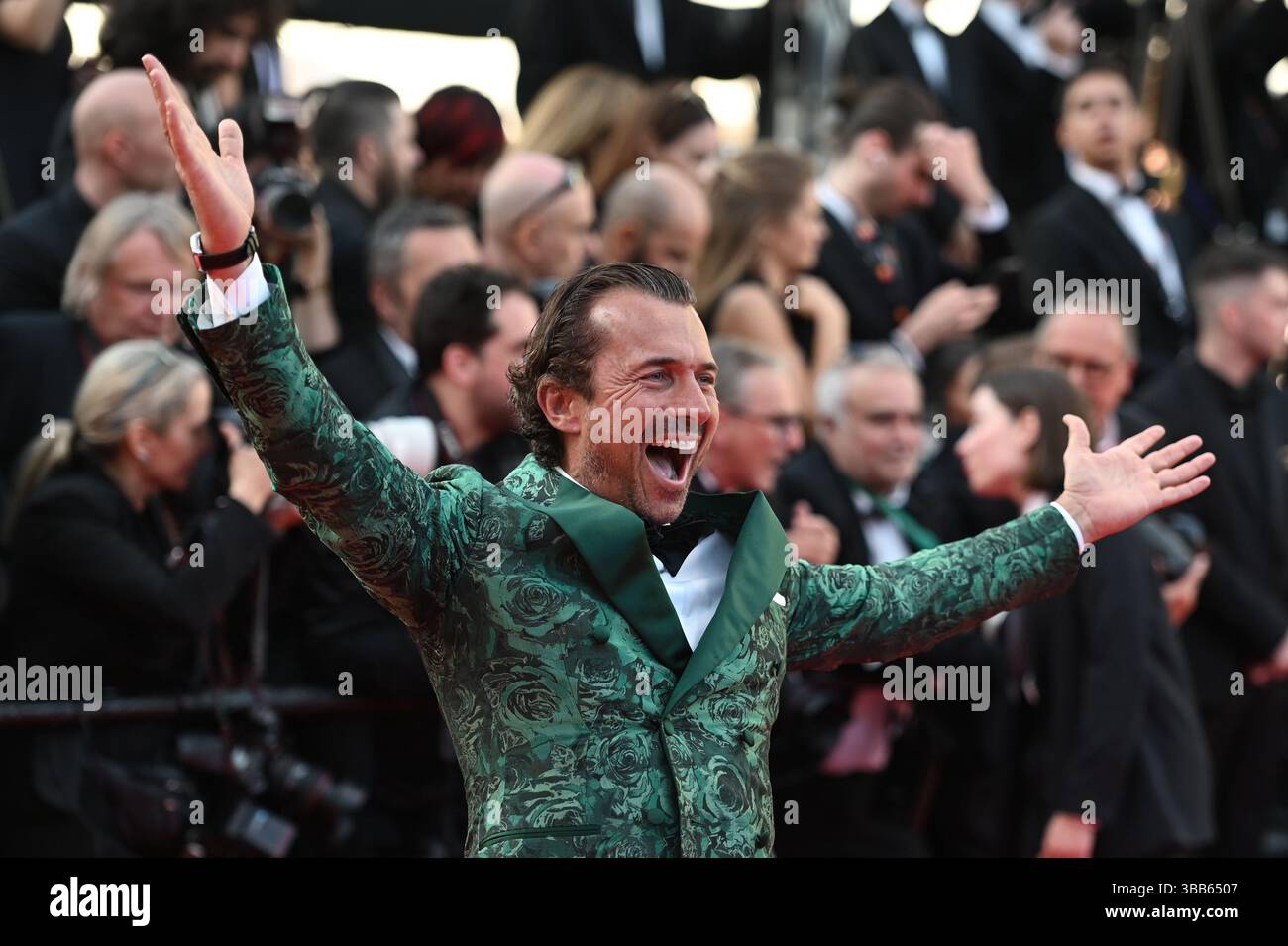 Cannes, France. 14 mai 2025. William Abadie arpente le tapis rouge au 78e Festival International du film de Cannes dans "Mission impossible - The final Reckoning". Le prix principal du festival, qui existe depuis 1946, est la Palme d'Or. Crédit : Stefanie Rex/dpa/Alamy Live News Banque D'Images