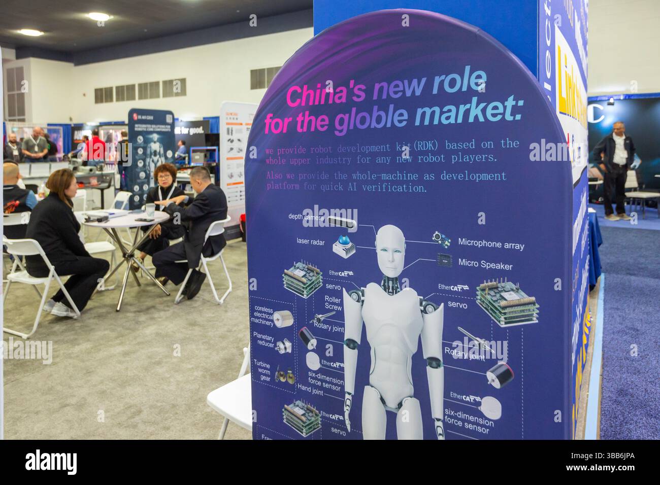 Detroit, États-Unis. 13 mai 2025. Detroit, Michigan - plus de 800 exposants exposés à automate, le plus grand événement de robotique et d'automatisation en Amérique du Nord. Une variété de produits fabriqués en Chine a été annoncée. Crédit : Jim West/Alamy Live News Banque D'Images Detroit, États-Unis. 13 mai 2025. Detroit, Michigan - plus de 800 exposants exposés à automate, le plus grand événement de robotique et d'automatisation en Amérique du Nord. Une variété de produits fabriqués en Chine a été annoncée. Crédit : Jim West/Alamy Live News Banque D'Images