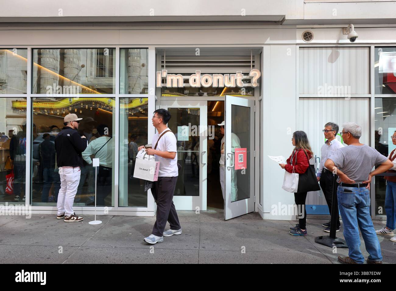 je suis donut ? 154 W 45th St, New York, NYC vitrine d'un magasin de beignets japonais à Time Square à Manhattan, je suis beignet je suis beignet Banque D'Images